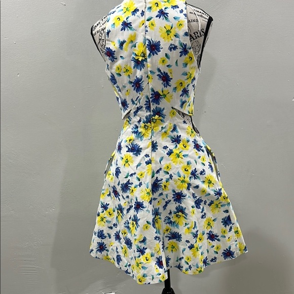 Zara Trafaluc Floral Mini Dress Small White Blue Cut Out - Picture 8 of 13